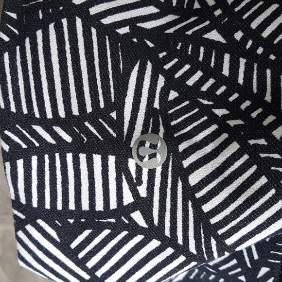 Lululemon Wunder Under Crop - Picture 5 of 5